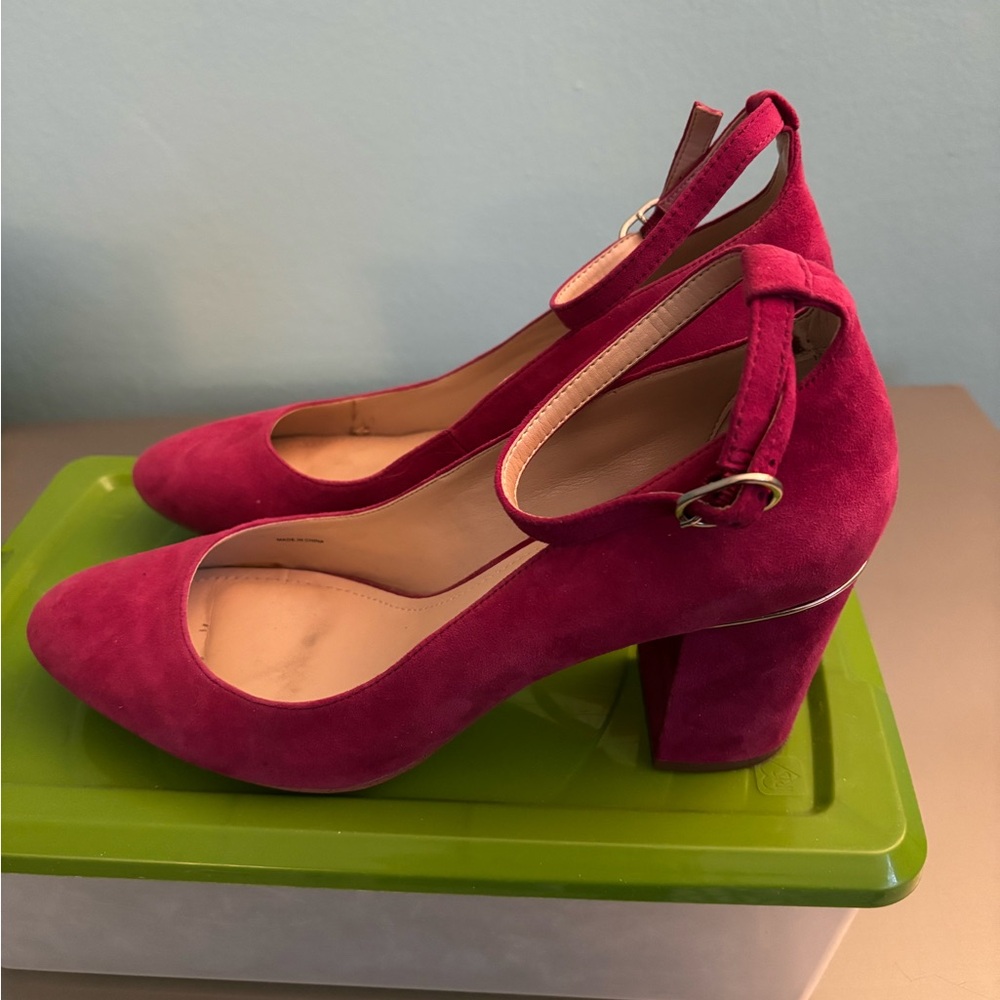 Women's Pink Suede Block Heel Shoes size 9.5